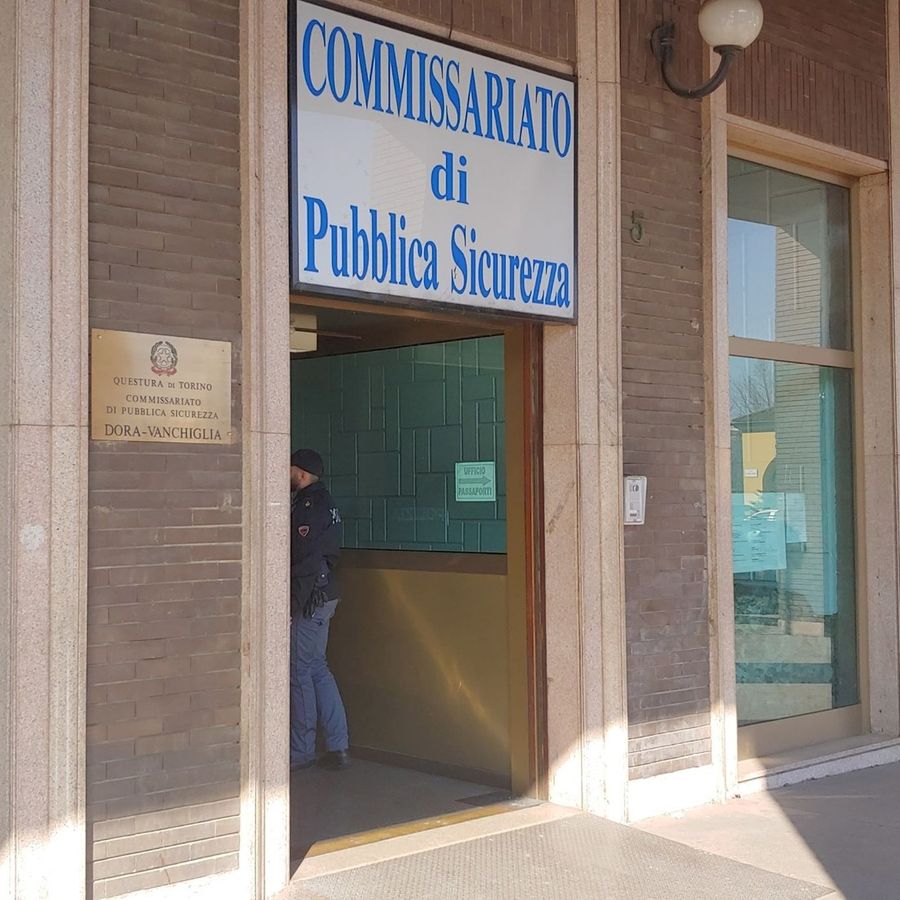 Poliziotti in aiuto a persone disagiate: interventi per mamma e figlia di tre anni