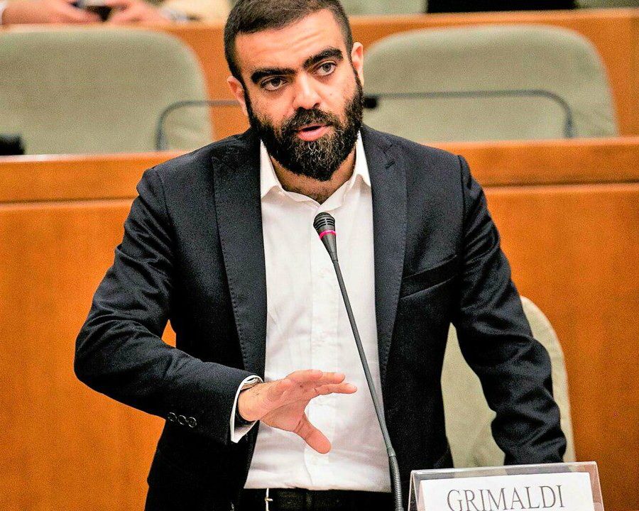 Grimaldi, Verdi: ”Siamo davanti a un giudizio universale climatico, basta bugie sulla fine del motore endotermico”