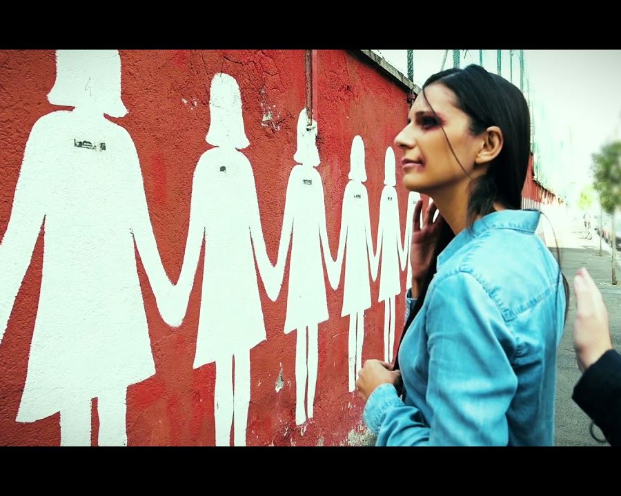 “Questo non è amore”, la Polizia contro la violenza sulle donne: il silenzio aiuta l'aguzzino, mai la vittima