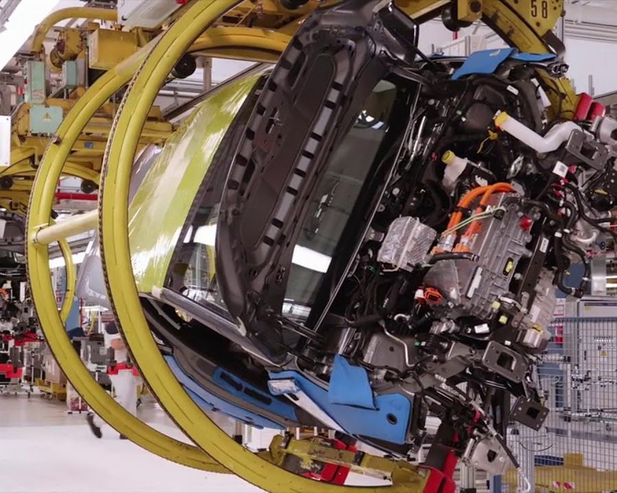 Stellantis, gennaio-marzo 2022: produzione giù del 13,5% rispetto al 2021, cresce il polo torinese con la 500E