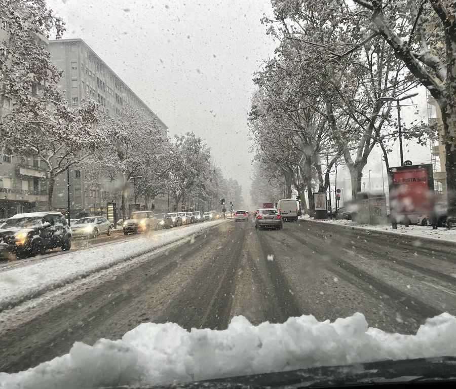Giovedì arriva (forse) la neve a Torino, temperature in diminuzione e gelate notturne. In città pronto il Piano neve