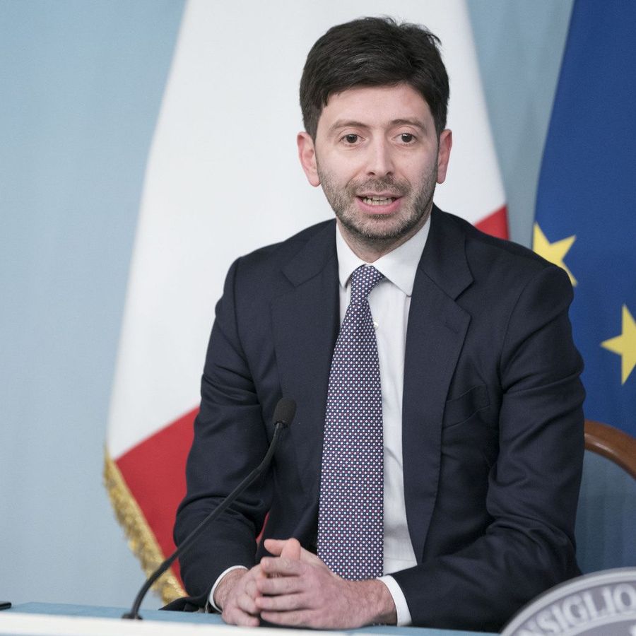 Speranza: “I contagi stanno crescendo, essenziale intensificare la copertura vaccinale in tutti i Paesi&quot;