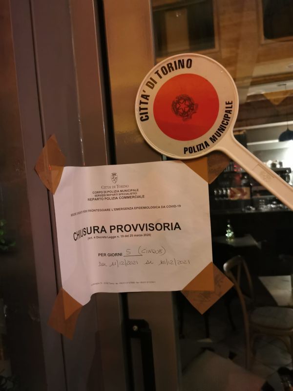 Torino, chiusa discoteca per 5 giorni e multa al titolare: troppa gente e senza mascherina