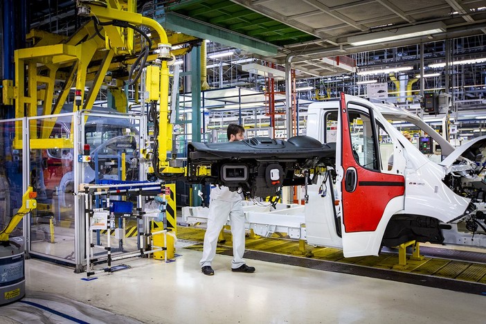 Stellantis Sevel: da oggi una settimana di fermo a causa della mancanza di semiconduttori. Problema reale o pretesto? Stellantis Sevel: da oggi una settimana di fermo a causa della mancanza di semiconduttori. Problema reale o pretesto?