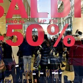 Saldi, a Torino avvio soft: scontrino medio intorno ai 140 euro. Regge solo il centro, in affanno la periferia