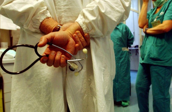 Eccesso di medici e impiego di “scarti”? Sindacati medici novaresi sul piede di guerra