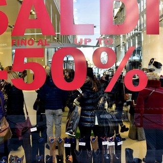 Saldi, a Torino avvio soft: scontrino medio intorno ai 140 euro. Regge solo il centro, in affanno la periferia