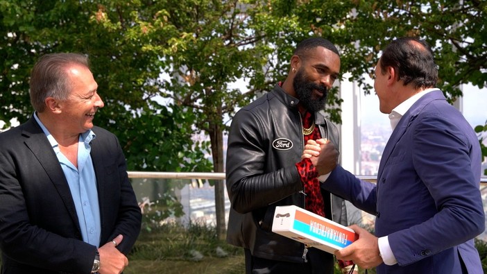 Montez Ford, superstar del wrestling internazionale al grattacielo Piemonte Montez Ford, superstar del wrestling internazionale al grattacielo Piemonte