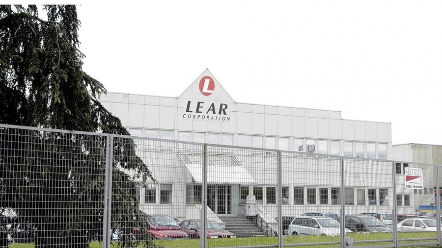 Il futuro della Lear dipende da una incerta commessa di Stellantis ma gli esuberi restano e il 20 scadono gli ammortizzatori Il futuro della Lear dipende da una incerta commessa di Stellantis ma gli esuberi restano e il 20 scadono gli ammortizzatori
