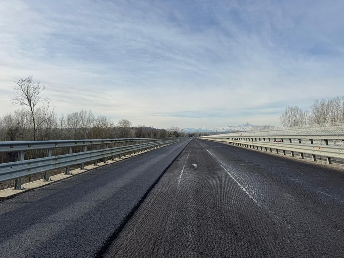 Asti-Cuneo, l'autostrada apre al traffico martedì 30 dicembre. Ultimi sopralluoghi con i tecnici della società Asti-Cuneo, l'autostrada apre al traffico martedì 30 dicembre. Ultimi sopralluoghi con i tecnici della società