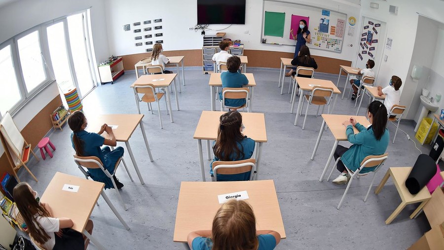 Piemonte, scuole superiori: si torna a scuola al 50%. Parte il piano per il trasporto scolastico potenziato