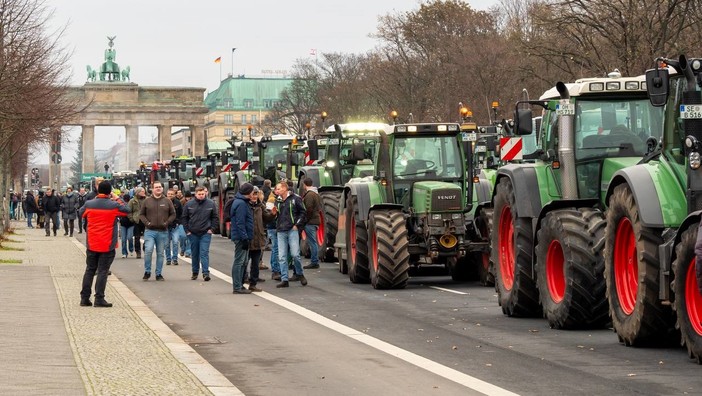 La chiamano transizione ecologica ma è (oscenamente) una transizione sociologica: dopo l'auto tocca all'agricoltura. Di Riccardo Ruggeri* La chiamano transizione ecologica ma è (oscenamente) una transizione sociologica: dopo l'auto tocca all'agricoltura. Di Riccardo Ruggeri*