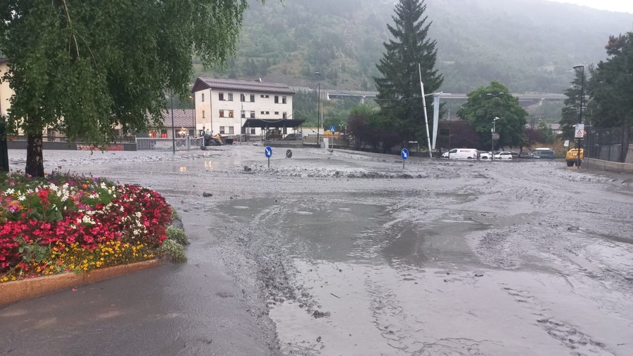 Bardonecchia, tecnici al lavoro per i soccorsi ed affrontare l'emergenza. Il cordoglio della Regione ai familiari della vittima