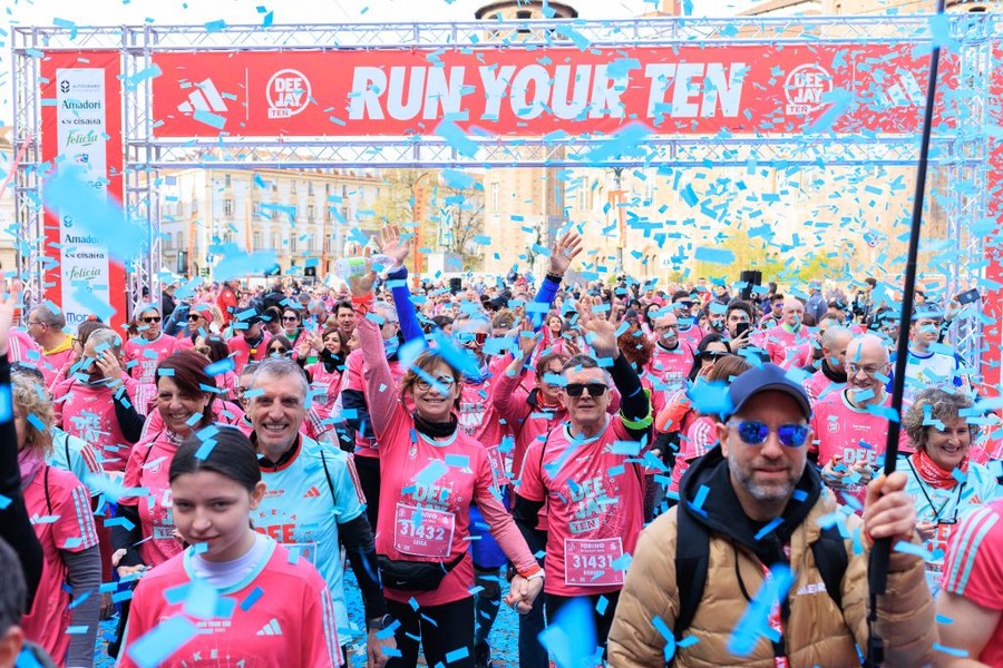 In 14 mila a Torino per la prima tappa della Deejay Ten edizione 2026