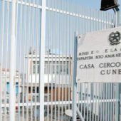 Suicida in carcere a Cuneo, inutili i soccorsi degli agenti e del 118. È il 27° caso da inizio anno in Italia