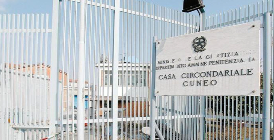 Suicida in carcere a Cuneo, inutili i soccorsi degli agenti e del 118. È il 27° caso da inizio anno in Italia