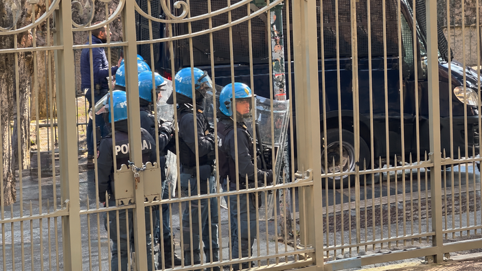 Università di Torino, studenti manifestano all'inaugurazione dell'anno accademico [video]