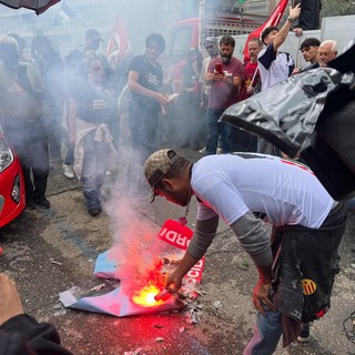 Manifestazione a Torino, Fi: “Torino e l'Italia ostaggio di violenti, non è dissenso ma attacco allo Stato”