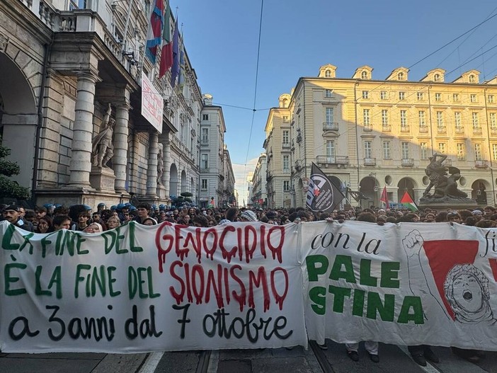 Torino, corteo pro Pal a Torino [video]