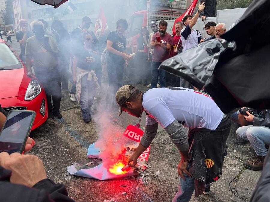 Manifestazione a Torino, Fi: “Torino e l'Italia ostaggio di violenti, non è dissenso ma attacco allo Stato”