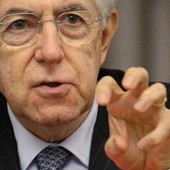 “Meglio che l'informazione segua modalità meno democratiche”, parola di Mario Monti. E intorno, silenzio