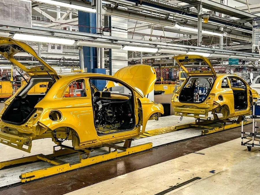 Torino, Piemonte, Italia: da qui deve ripartire un progetto industriale nazionale. I sindacati: “Nuova Fiat 500 Hybrid è il primo passo” Torino, Piemonte, Italia: da qui deve ripartire un progetto industriale nazionale. I sindacati: “Nuova Fiat 500 Hybrid è il primo passo”