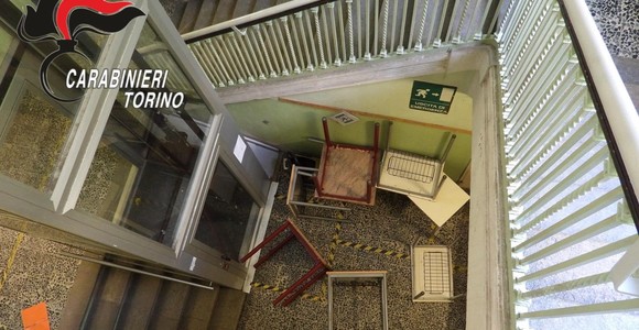 Torino, tentata occupazione al Boselli: danni e scuola inagibile, denunciato un ventenne