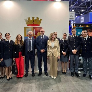 Salone del Libro di Torino, il presidente della Camera Fontana: “Il sapere è difesa da chi vuole farci credere cose non vere”