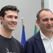 Roberto Bolle a Torino per il "Ballo in bianco" in piazza San Carlo [video]