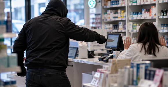 Torino, rapinatore seriale incastrato dalle telecamere: sei colpi tra Borgo Vittoria e provincia Torino, rapinatore seriale incastrato dalle telecamere: sei colpi tra Borgo Vittoria e provincia