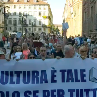 Torino, manifestazione per il diritto alla cultura contro il green pass