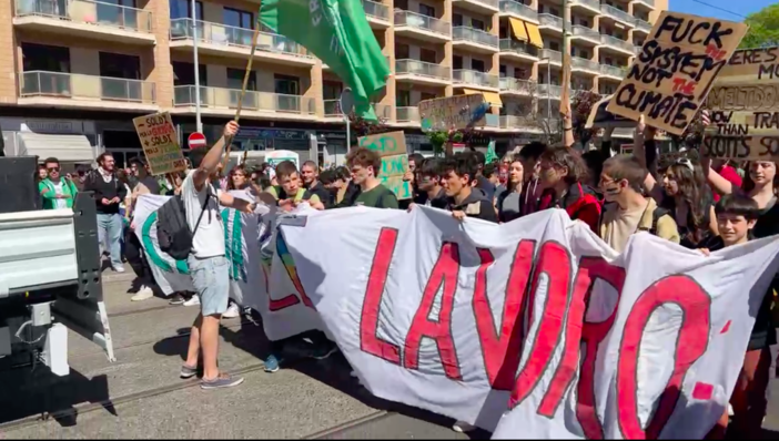 Sciopero per il clima, in piazza i Fridays For Future torinesi