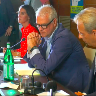 Berlusconi: le famiglie non devono dover scegliere tra pagare le bollette o fare la spesa [video]