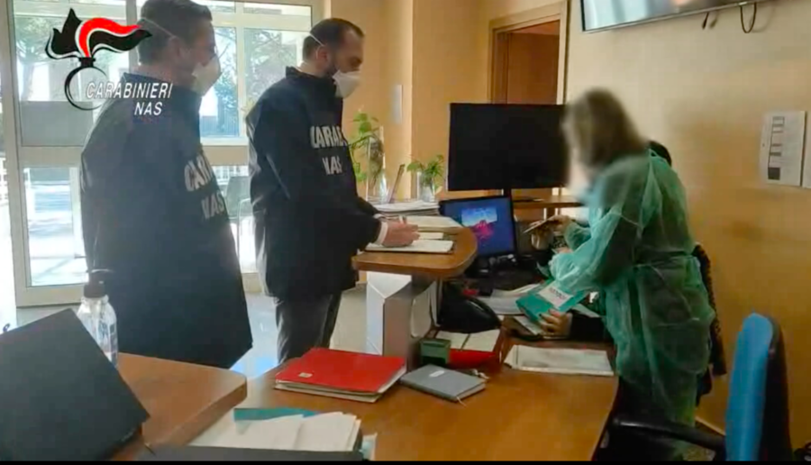I Carabinieri Nas scoprono 281 medici e sanitari non vaccinati, ipotesi di reato: esercizio abusivo della professione sanitaria