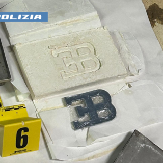 Avevano in casa una raffineria per la produzione di cocaina