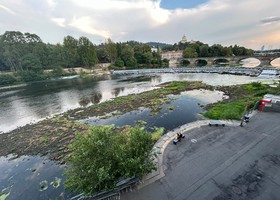 Il Po diventa una prateria per la poca acqua [video]