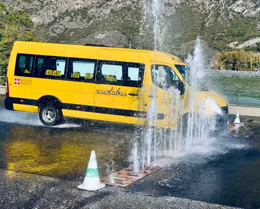 Guida sicura per scuolabus e Protezione Civile: al via i corsi della Regione