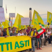 &quot;Basta cinghiali&quot;: manifestazione di Coldiretti sotto al grattacielo della Regione Piemonte [video]