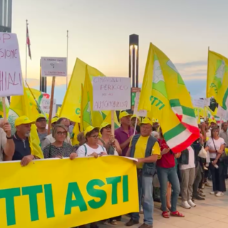 &quot;Basta cinghiali&quot;: manifestazione di Coldiretti sotto al grattacielo della Regione Piemonte [video]