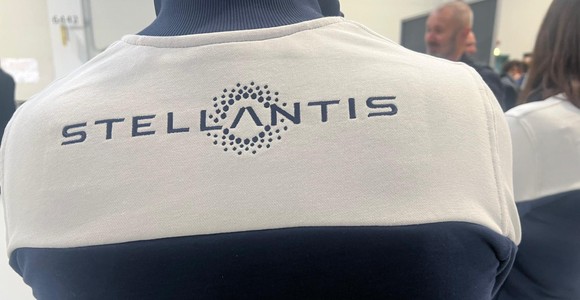 Stellantis riparte nel primo semestre 2026: produzione in crescita del 13,7%. La 500 ibrida traina Mirafiori, Cassino resta l'emergenza Stellantis riparte nel primo semestre 2026: produzione in crescita del 13,7%. La 500 ibrida traina Mirafiori, Cassino resta l'emergenza