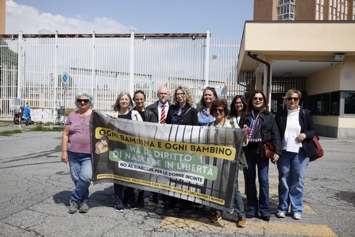 Festa della Mamma, una delegazione PD e AVS alla sezione femminile del Lorusso e Cutugno