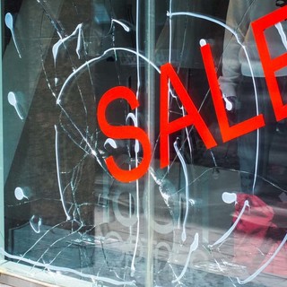 “Serve un piano di sicurezza per i negozi”, a Torino commercianti esasperati da furti e spaccate