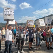 Protestano a Torino gli ambulanti del Goia: &quot;Ci volete tutti col carretto&quot; [video]