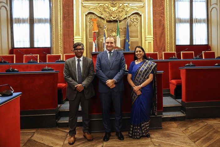 Iveco, l'ambasciatrice indiana a Torino conferma la volontà del gruppo Tata di investire sullo sviluppo del territorio Iveco, l'ambasciatrice indiana a Torino conferma la volontà del gruppo Tata di investire sullo sviluppo del territorio