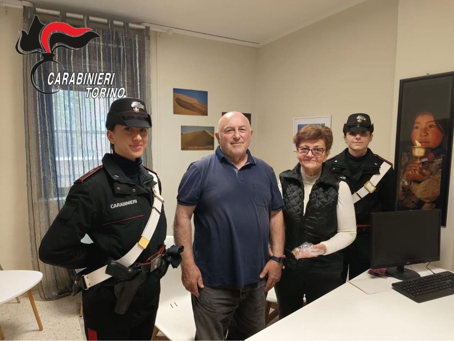 Operazione &quot;Mida&quot;, i carabinieri recuperano e restituiscono oro e preziosi
