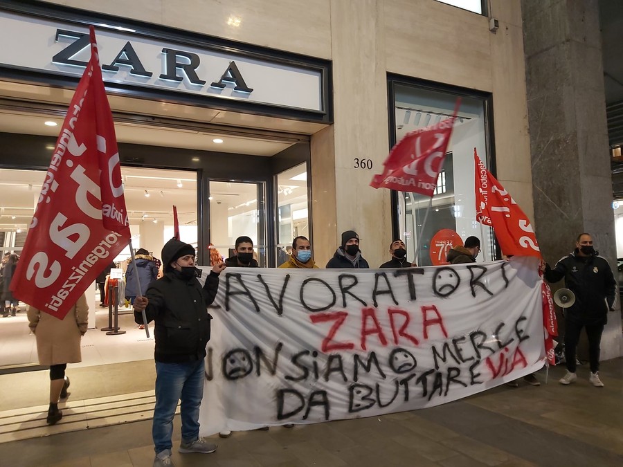 &quot;I lavoratori non sono in saldo&quot;: protestano i lavoratori Manpower di Zara che stanno per rimanere senza impiego [video]