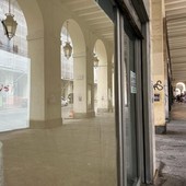 Dal 2012 ad oggi spariti 100mila negozi e 16mila imprese di commercio ambulante