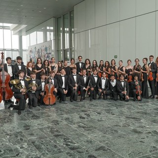 Al grattacielo della regione Piemonte si esibisce l'Orchestra Magister Harmoniae dopo la vittoria a Vienna [video]