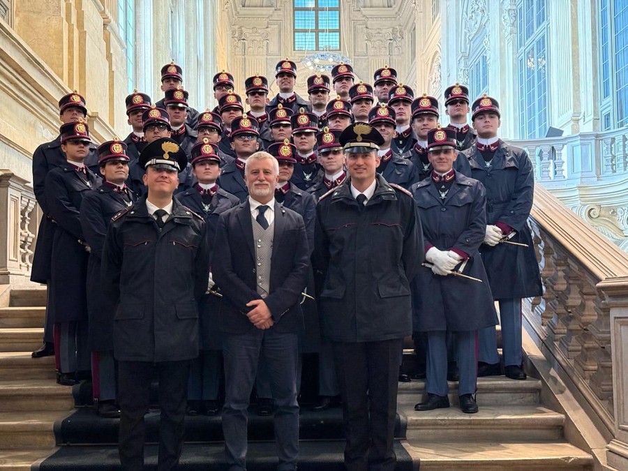 Gli allievi ufficiali dell'arma dei Carabinieri in visita a Torino