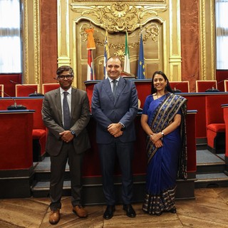 Iveco, l'ambasciatrice indiana a Torino conferma la volontà del gruppo Tata di investire sullo sviluppo del territorio